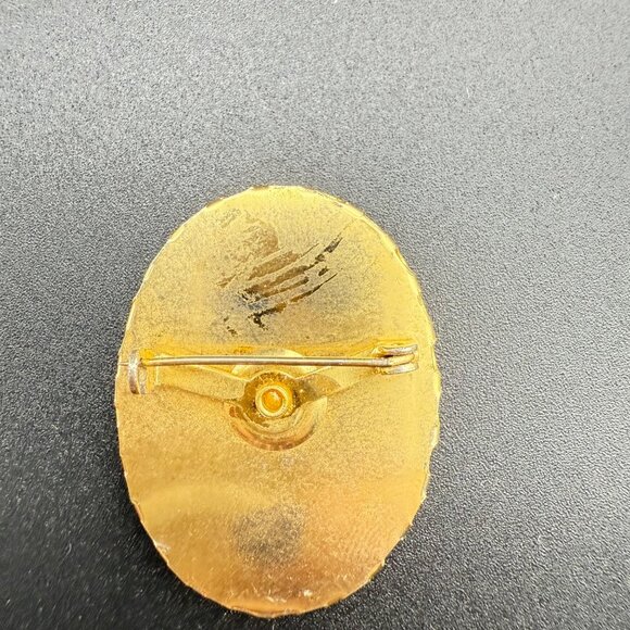 Vintage Oval Bird Brooch With Gold-Toned Setting - Picture 4 of 4